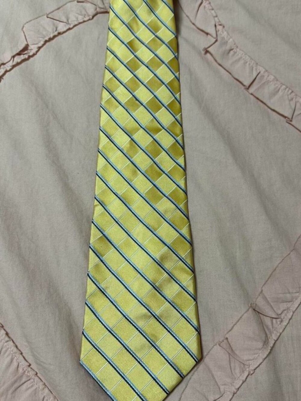 IZOD 100% Silk Yellow/gold & blue striped tie.